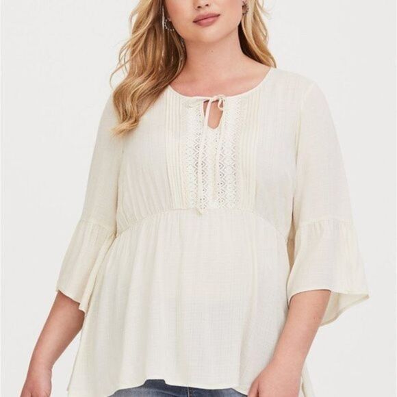 Torrid Ivory Bell Sleeve Blouse Plus sz 2 - Picture 2 of 6